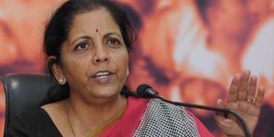 बंगाल घमासान: रक्षा मंत्री बोलीं- CBI जाँच करे तो 'राजनितिक बदला', न करे तो 'तोते का पिंजरा'