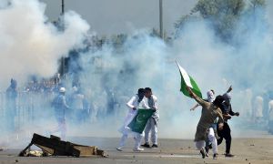 कश्मीर हिंसा भड़काने के लिए पाकिस्तान लेगा संगबाजों की मदद