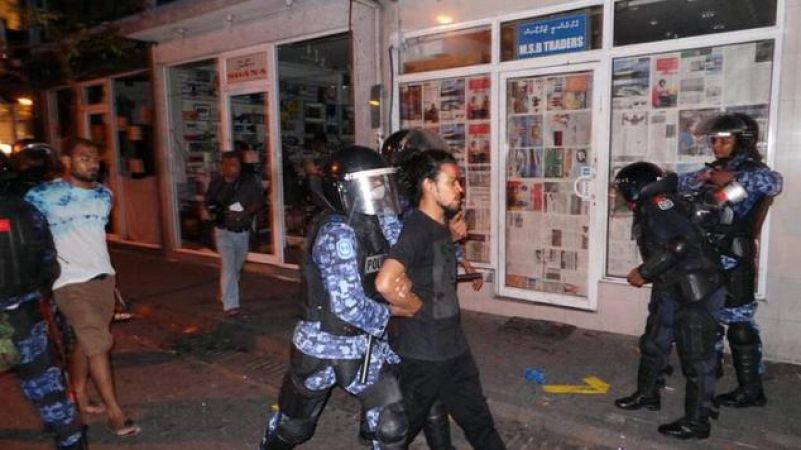मालदीव: राजनीतिक गतिरोध के शिकार हुए 2 भारतीय पत्रकार