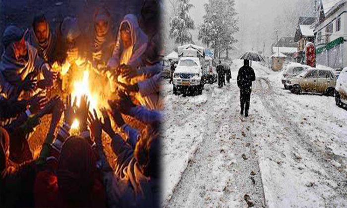 कश्मीर घाटी में बर्फबारी के बाद कड़ाके की ठंड