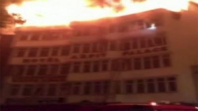 करोल बाग अग्निकांड : क्या होटल का आपातकालीन दरवाजा बंद होने से हुई इतनी मौते?