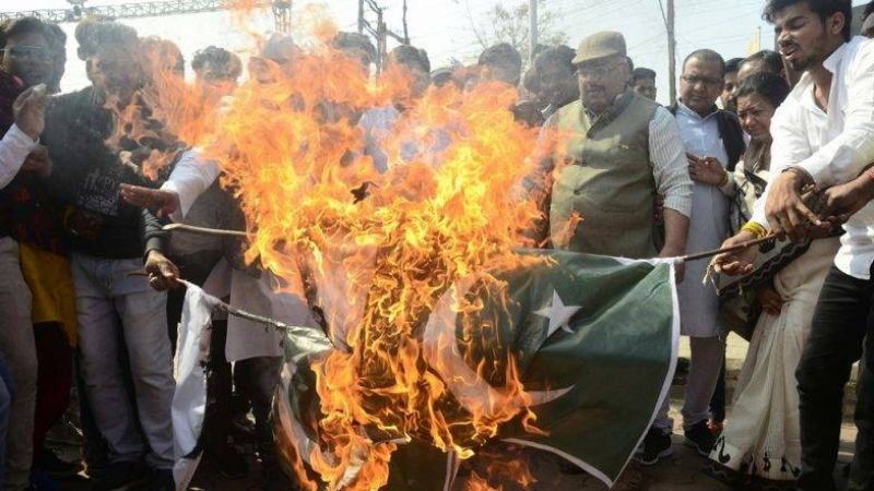 पुलवामा हमला: उज्जैन में पाकिस्तान का जमकर विरोध, कराची और लाहौर होटल का नाम बदलने की मांग