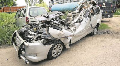 बिहार में तेज रफ्तार ट्रक ने सड़क किनारे खड़ी कार को मारी टक्कर, पांच की मौत