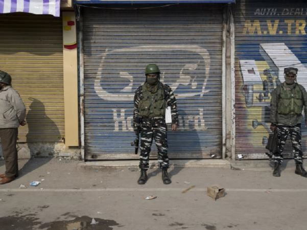 पुलवामा हमले के बाद निशाने पर कश्मीरी, विरोध में बंद रहेगी घाटी