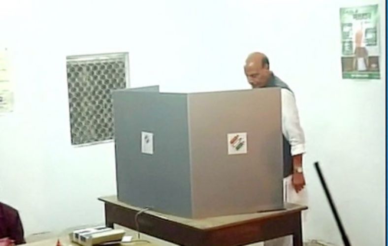राजनाथ और मायावती ने डाला वोट, किए जीत के दावे