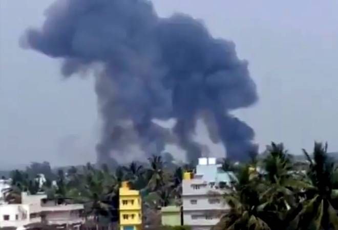 बंगलुरु एयर शो: रिहर्सल के दौरान टकराए दो विमान, एक पायलट की मौत, 2 का इलाज जारी