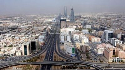 सऊदी अरब में कम हो रही हैं नौकरियां