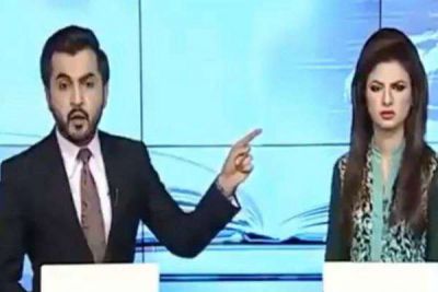 पाकिस्तानी टीवी एंकर आपस में भिड़े