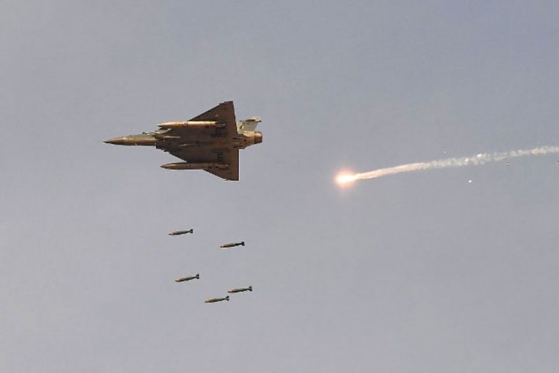 भारतीय सीमा में घुसने की फ़िराक़ में थे 10 पाकिस्तानी विमान, भारतीय वायुसेना ने खदेड़ा