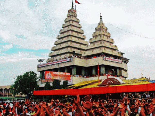 पटना के महावीर मंदिर में मची भगदड़, पुलिस ने श्रद्धालुओं पर भांजी लाठियां
