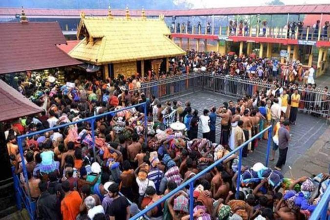 सबरीमाला : महिलाओं के प्रवेश के बाद शुद्धिकरण के लिए बंद मंदिर फिर खुला