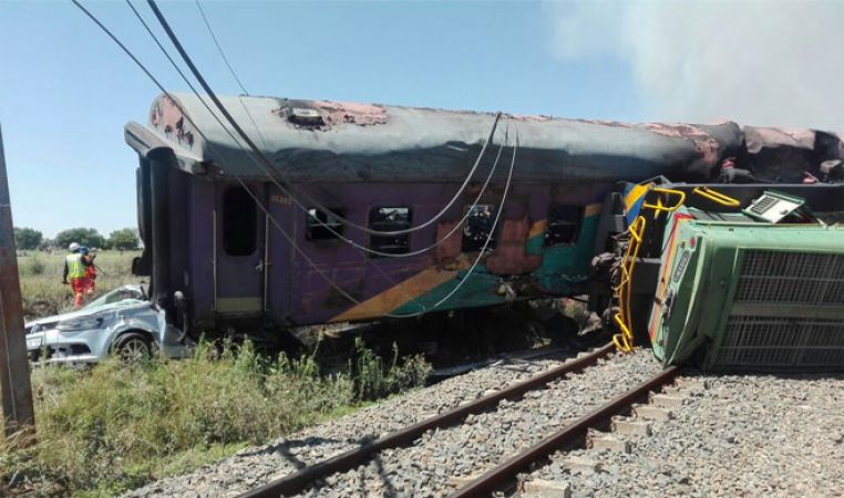 दक्षिण अफ्रीका में ट्रेन हादसा ,18 की मौत