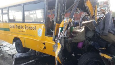 इंदौर में भीषण हादसा, स्कूल बस और ट्रक की टक्कर में 6 मासूमो की मौत