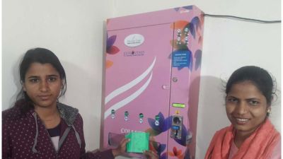 राजस्थान यूनिवर्सिटी में लगी सैनेटरी पेड की मशीन, मात्र पांच रुपए में ले सकेंगी छात्राएं