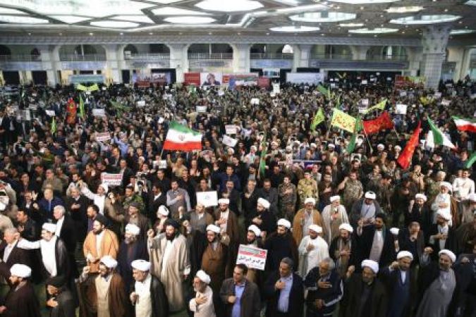 सोशल मीडिया ने ईरान में भड़काई हिंसा: धर्मगुरु