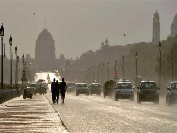 राजधानी में हल्की बारिश से ठंड बढ़ी तो प्रदूषण से मिली राहत
