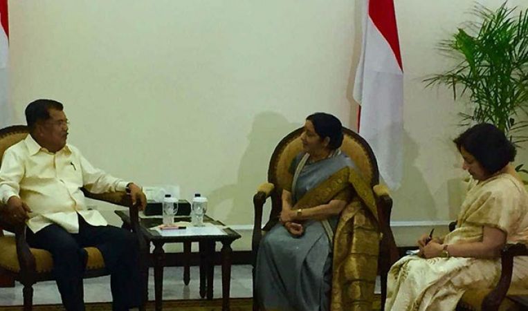 सुषमा ने इंडोनेशिया के नेताओं से की चर्चा