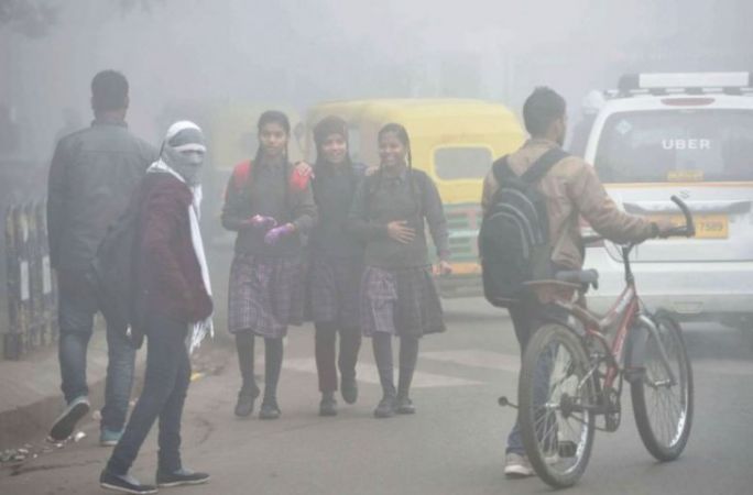 दिल्ली में कोहरे और ठंड का कहर जारी