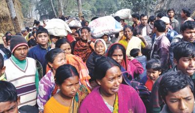 बांग्लादेश में हिन्दुओं पर अत्याचार अब भी जारी, आज मारपीट के साथ शिव मंदिर भी तोड़ा