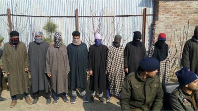 कश्मीर में आतंकियों के 11 मददगार गिरफ्तार