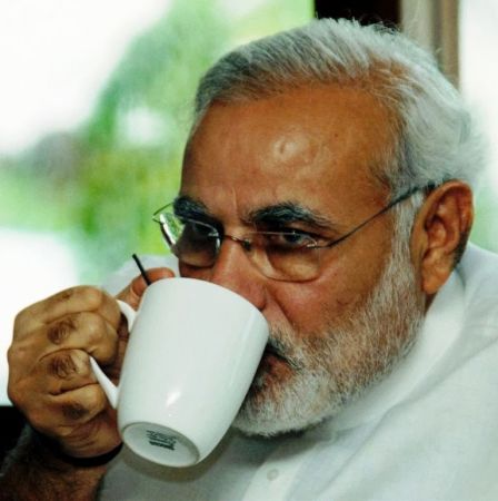 ग्रीन टी की सलाह पर मोदी ने कहा 'नहीं देसी चाय चाहिए जिसमे दूध और चीनी हो'