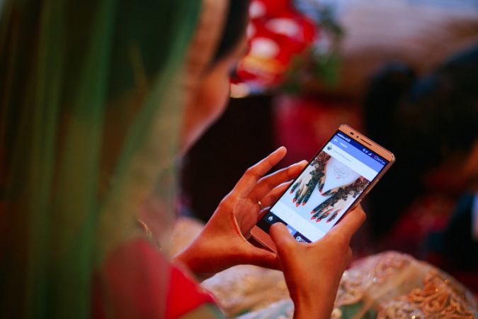 बंगाल में चला नया ट्रेंड, नहीं चलेगी ऑनलाइन रहने वाली दुल्हन
