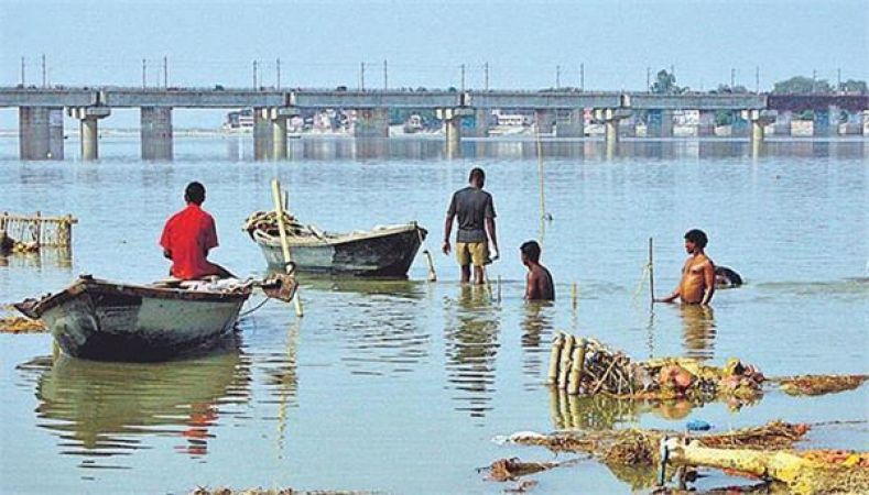 स्वच्छ गंगा मिशन की कार्यवाही में अधिकारियों पर गिरी गाज