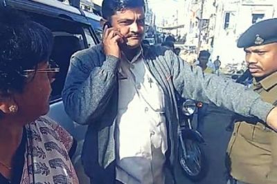 मनावर विधायक ने की पुलिसकर्मी से अभद्रता