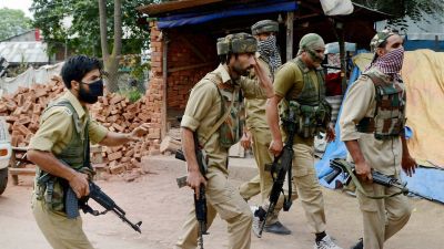 जम्मू कश्मीर: श्रीनगर में पुलिस पर ग्रेनेड से हमला, तीन पुलिसकर्मी घायल