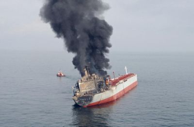 गुजरात बंदरगाह: सेना के टैंकर में लगी आग