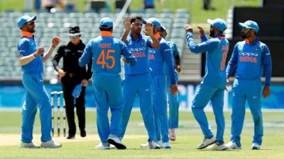 IND vs AUS 3rd ODI : पहले बल्लेबाजी करने उतरी ऑस्ट्रेलिया की बिगड़ी शुरुआत, ऐसा है मैच का हाल