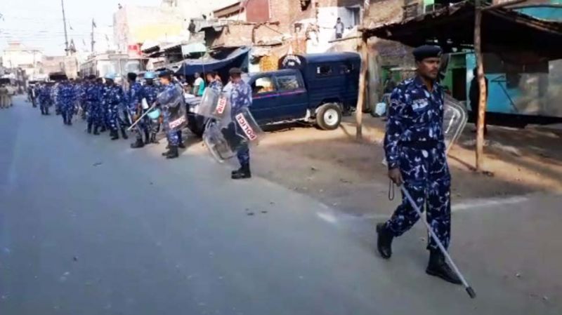 कासगंज: हिंसा के मद्देनज़र प्रशासन ने लागू की धारा 144, घरों के ऊपर मशीनगन तैनात