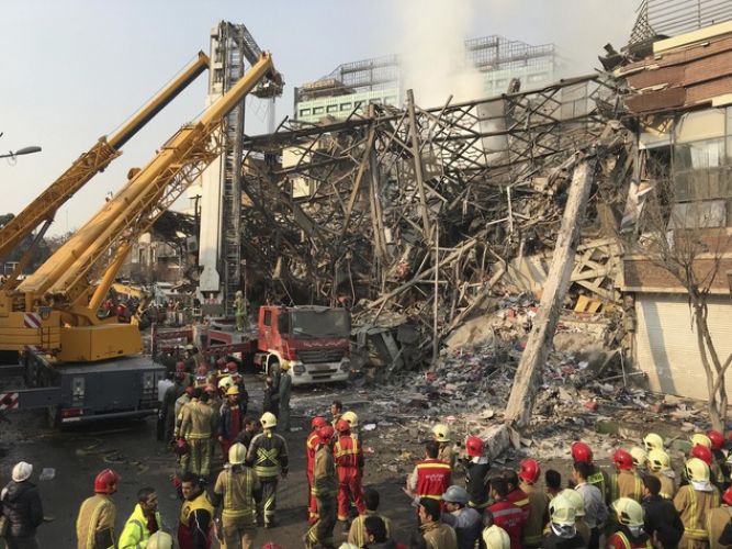 तेहरान में आग लगी इमारत ढही, 20 दमकलकर्मियों की दबने से मौत