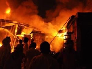 दिल्ली के बवाना की 3 फैक्ट्रियों में भीषण आग, 9 लोगों की मौत