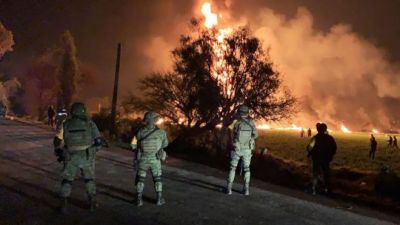 मैक्सिको: टूटी हुई पाइपलाइन में तेल चुराने पहुंचे लोग, अचानक हुआ धमाका और लग गया लाशों का ढेर