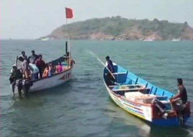 कर्नाटक :22 लोगों को लेकर जा रही नाव अचानक पलटी, 6 के शव बरामद, बाकी लापता