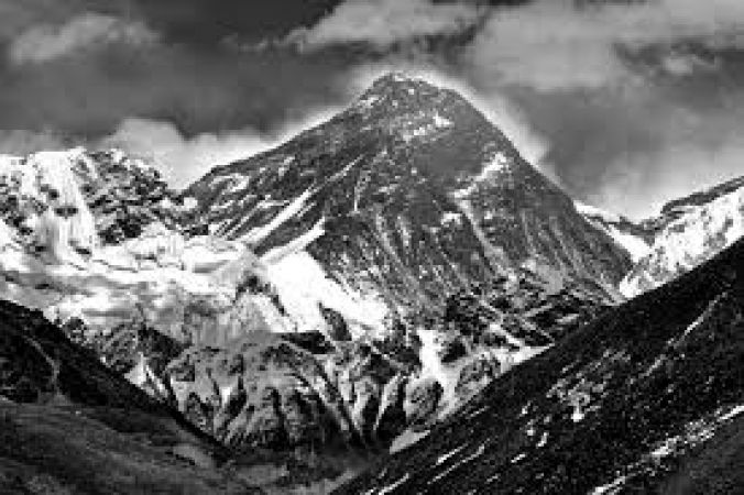 काली होती जा रही हिमालय की चोटियां