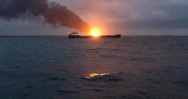 रूस: केर्च जलडमरूमध्य में दो पोतों में भड़की भीषण आग, 7 भारतीय नाविकों सहित 11 की मौत