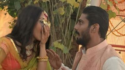 Prateik Babbar announces his engagement with his Girlfriend Sanya Sagar, take a look