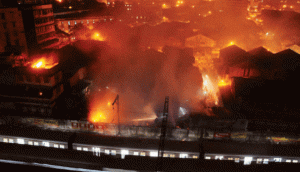 मुंबई: दानाबंदर इलाके की झुग्गी बस्ती में भीषण आग