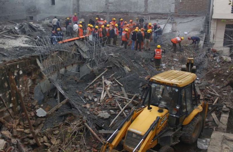 4 मंजिला इमारत गिरने से 7 लोगों की मौत, सीएम खट्टर ने किया 3 लाख देने का ऐलान