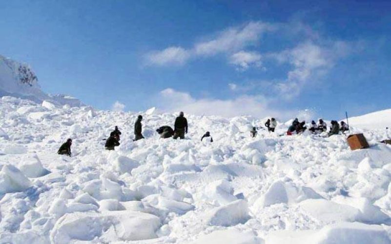 कश्मीर में कुदरत का कहर, बर्फीले तूफान से अब तक 10 जवान शहीद