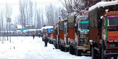 श्रीनगर : भूस्खलन के कारण छठे दिन भी बंद रहा जम्मू-श्रीनगर राजमार्ग, हजारों वाहन फंसे