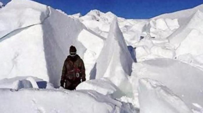बर्फ में बनी रखवालोें की समाधि, हिमस्खलन से 15 जवान शहीद