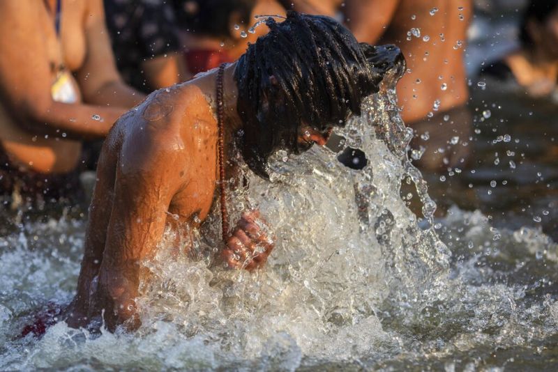 प्रयागराज में हुई नागा साधु बनने की प्रक्रिया, शामिल हुए हजारों लोग