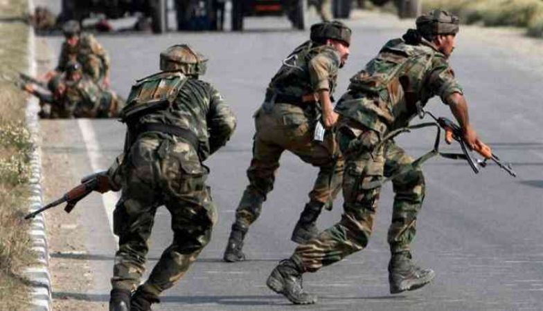 जम्मू-कश्मीर के कुलगाम में पुलिस स्टेशन पर हुआ आतंकी हमला