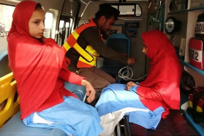 पाकिस्तान में भूकंप से गिरा स्कूल, 1 छात्रा की मौत 9 अन्य घायल