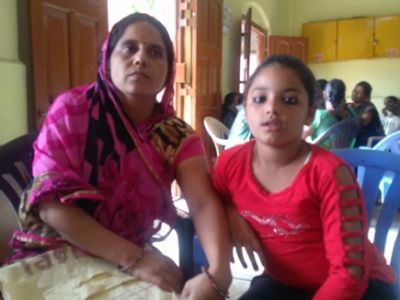 आठ साल से मुस्लिम लड़की को पाल रहा है इंदौर का जैन परिवार