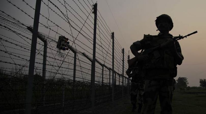 जम्मू कश्मीर के पुलवामा में सेना ने मार गिराए 4 आतंकी