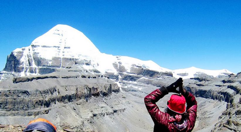 नेपाल मानसरोवर यात्रा में फंसे यात्रियों को बचाया